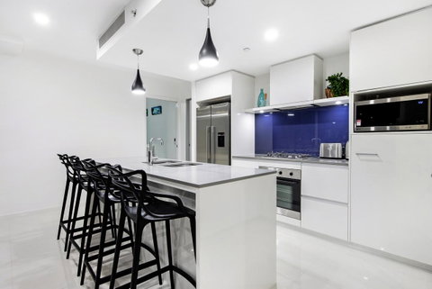 Circle On Cavill, Apartments And Sub Penthouses - We Accommodate - Food Delivery Shop 33