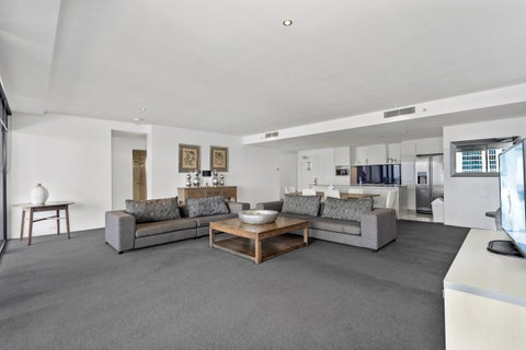 Circle On Cavill, Apartments And Sub Penthouses - We Accommodate - Food Delivery Shop 19