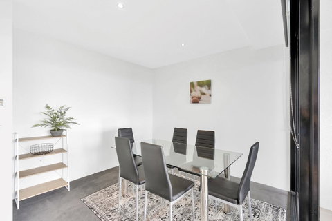 Circle On Cavill, Apartments And Sub Penthouses - We Accommodate - Food Delivery Shop 11