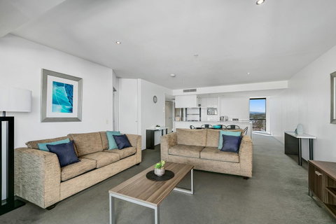 Circle On Cavill, Apartments And Sub Penthouses - We Accommodate - Food Delivery Shop 29