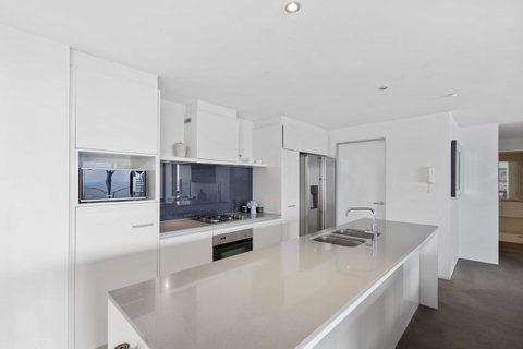 Circle On Cavill, Apartments And Sub Penthouses - We Accommodate - Food Delivery Shop 18