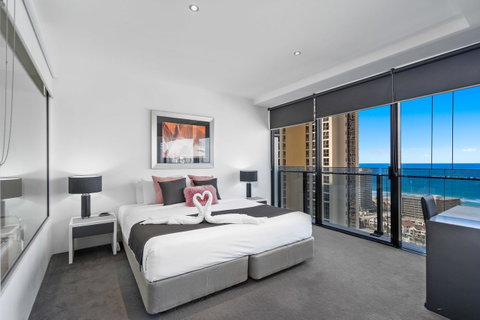 Circle On Cavill, Apartments And Sub Penthouses - We Accommodate - Food Delivery Shop 3