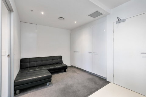 Circle On Cavill, Apartments And Sub Penthouses - We Accommodate - Food Delivery Shop 27