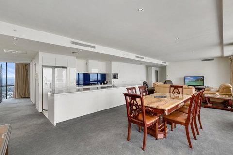 Circle On Cavill, Apartments And Sub Penthouses - We Accommodate - Food Delivery Shop 2
