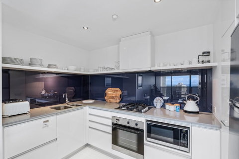 Circle On Cavill, Apartments And Sub Penthouses - We Accommodate - Food Delivery Shop 4