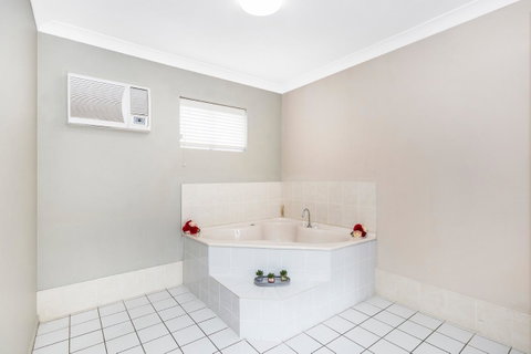 Comfort Inn North Brisbane - Food Delivery Shop 8