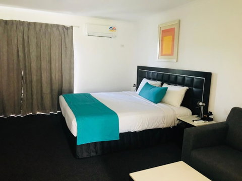 Comfort Inn North Brisbane - Food Delivery Shop 24