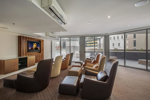 Evolution Apartments - Food Delivery Shop 4