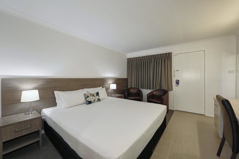 Smart Motels Bert Hinkler - Food Delivery Shop 23