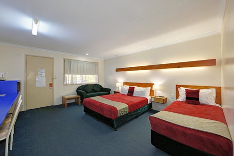 Smart Motels Bert Hinkler - Food Delivery Shop 12