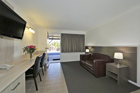 Smart Motels Bert Hinkler - Food Delivery Shop 29