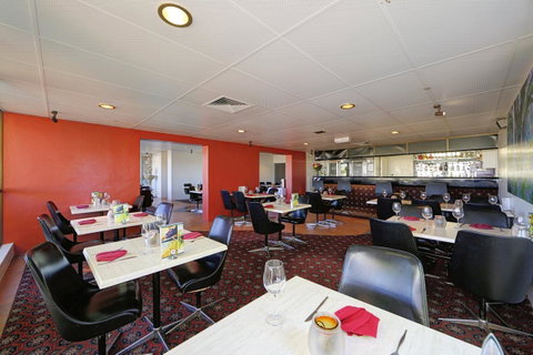 Smart Motels Bert Hinkler - Food Delivery Shop 8