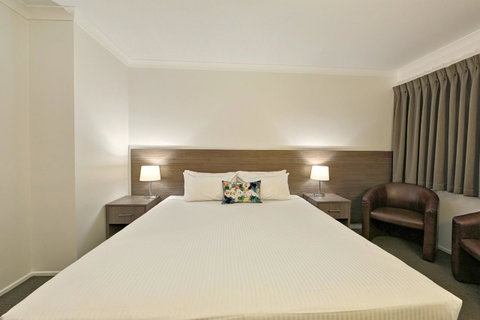 Smart Motels Bert Hinkler - Food Delivery Shop 20