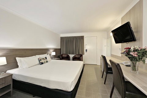 Smart Motels Bert Hinkler - Food Delivery Shop 22