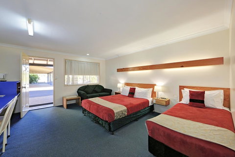Smart Motels Bert Hinkler - Food Delivery Shop 13