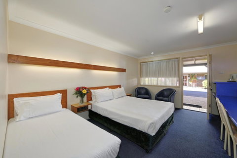 Smart Motels Bert Hinkler - Food Delivery Shop 18