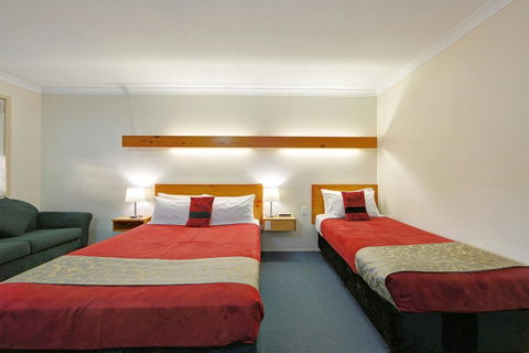 Smart Motels Bert Hinkler - Food Delivery Shop 9