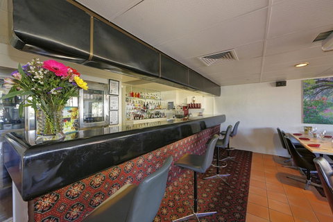 Smart Motels Bert Hinkler - Food Delivery Shop 6