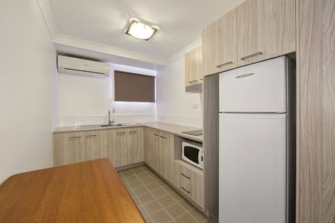 Smart Motels Bert Hinkler - Food Delivery Shop 28