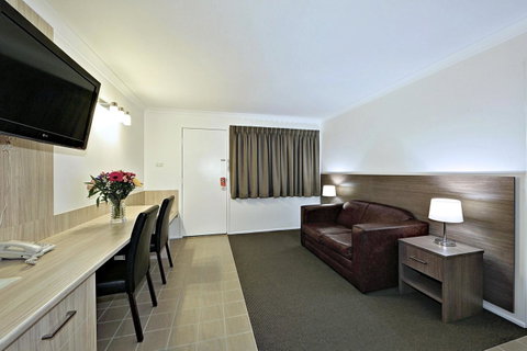Smart Motels Bert Hinkler - Food Delivery Shop 30
