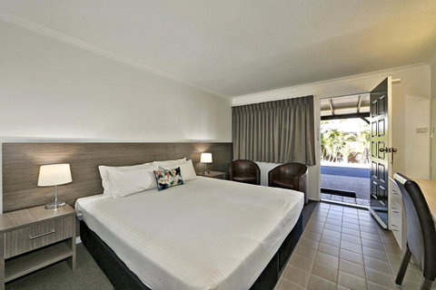 Smart Motels Bert Hinkler - Food Delivery Shop 24
