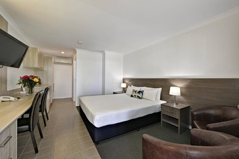 Smart Motels Bert Hinkler - Food Delivery Shop 0
