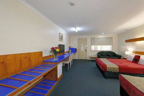 Smart Motels Bert Hinkler - Food Delivery Shop 10