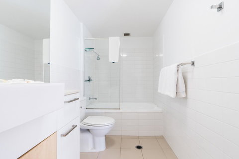 Gabba Central Apartments - Food Delivery Shop 30