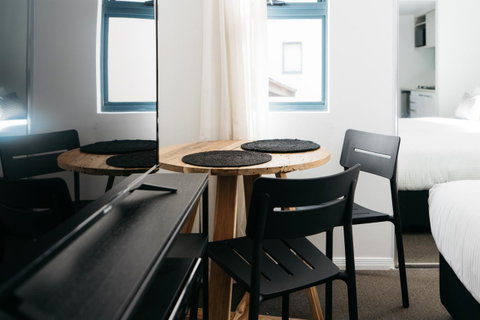 Gabba Central Apartments - Food Delivery Shop 27