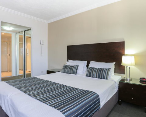 Gabba Central Apartments - Food Delivery Shop 15