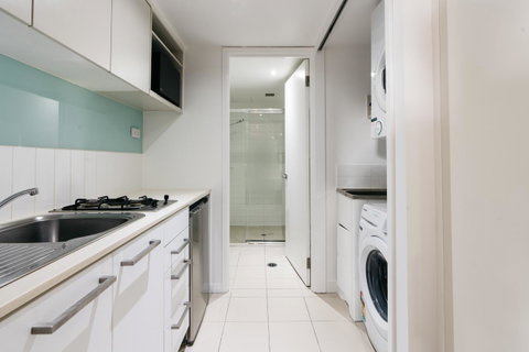 Gabba Central Apartments - Food Delivery Shop 24