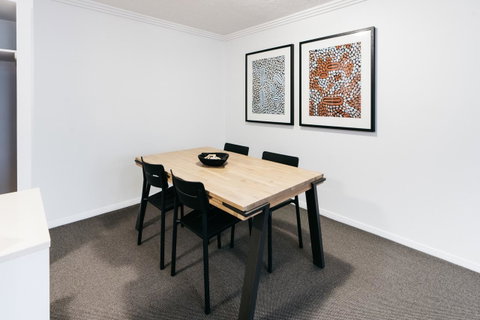 Gabba Central Apartments - Food Delivery Shop 19