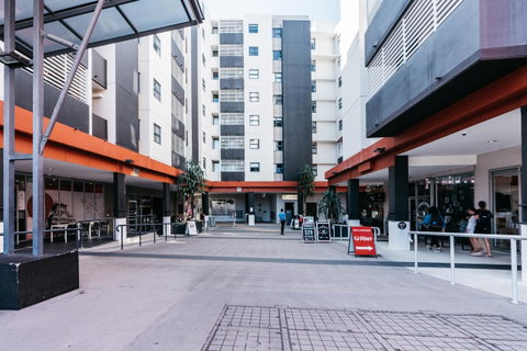 Gabba Central Apartments - Food Delivery Shop 3