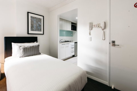 Gabba Central Apartments - Food Delivery Shop 23