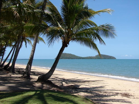 Palm Cove Beach Apartment - Food Delivery Shop 25