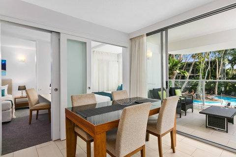 Palm Cove Beach Apartment - Food Delivery Shop 9