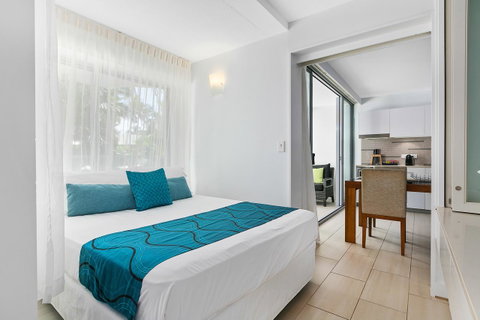 Palm Cove Beach Apartment - Food Delivery Shop 11