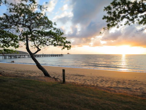 Palm Cove Beach Apartment - Food Delivery Shop 26