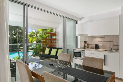 Palm Cove Beach Apartment - Food Delivery Shop 5
