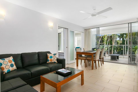 Palm Cove Beach Apartment - Food Delivery Shop 19