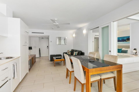 Palm Cove Beach Apartment - Food Delivery Shop 8