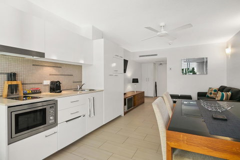 Palm Cove Beach Apartment - Food Delivery Shop 7