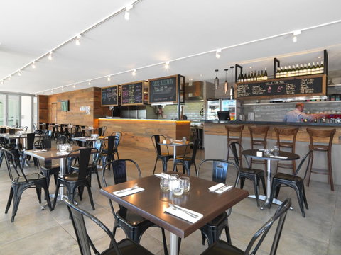 Oaks Mackay Rivermarque Hotel - Food Delivery Shop 7