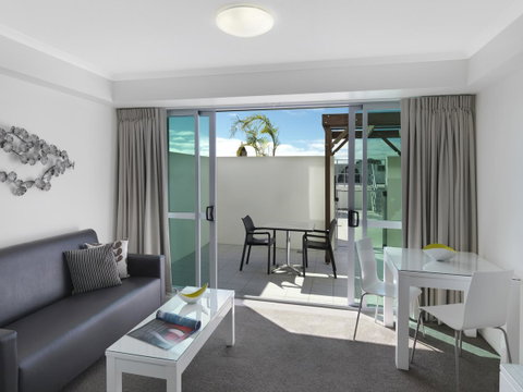 Oaks Mackay Rivermarque Hotel - Food Delivery Shop 1