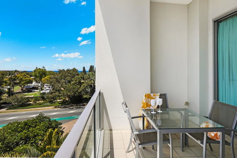 Element On Coolum Beach - Food Delivery Shop 24