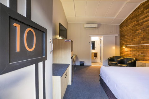 Downs Motel - Food Delivery Shop 3