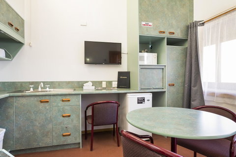 Downs Motel - Food Delivery Shop 10