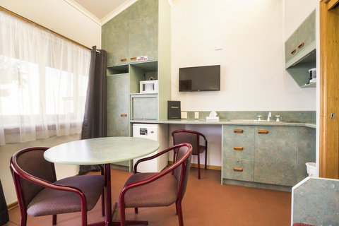 Downs Motel - Food Delivery Shop 7