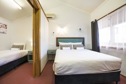 Downs Motel - Food Delivery Shop 9