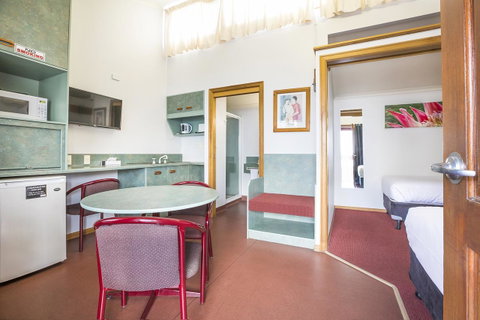 Downs Motel - Food Delivery Shop 11